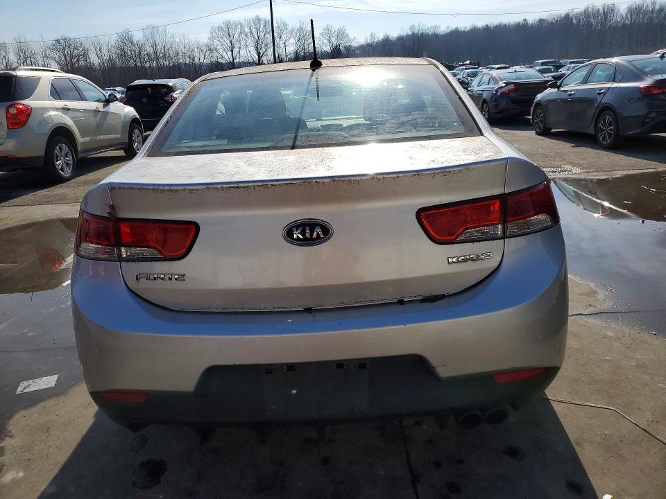 Zdjęcie 6 z aukcji – 2010 KIA FORTE z VIN KNAFU6A23A5128123