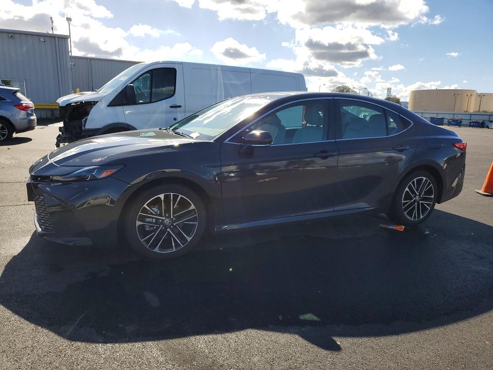 TOYOTA CAMRY XSE 2025 with VIN 4T1DAACK2SU023837 - Photo from auction