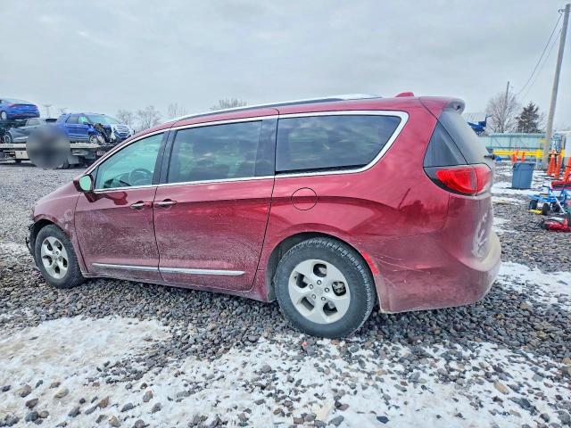 Photo 2 from auction – 2017 CHRYSLER PACIFICA with VIN 2C4RC1EG3HR528403