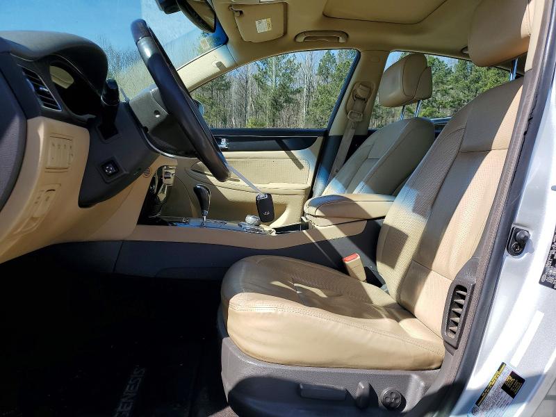 Photo 7 from auction – 2011 HYUNDAI GENESIS with VIN KMHGC4DF9BU116042