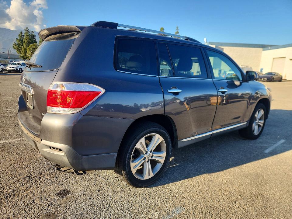 Фото 3 с аукциона – 2013 TOYOTA HIGHLANDER с VIN 5TDDK3EH3DS222742