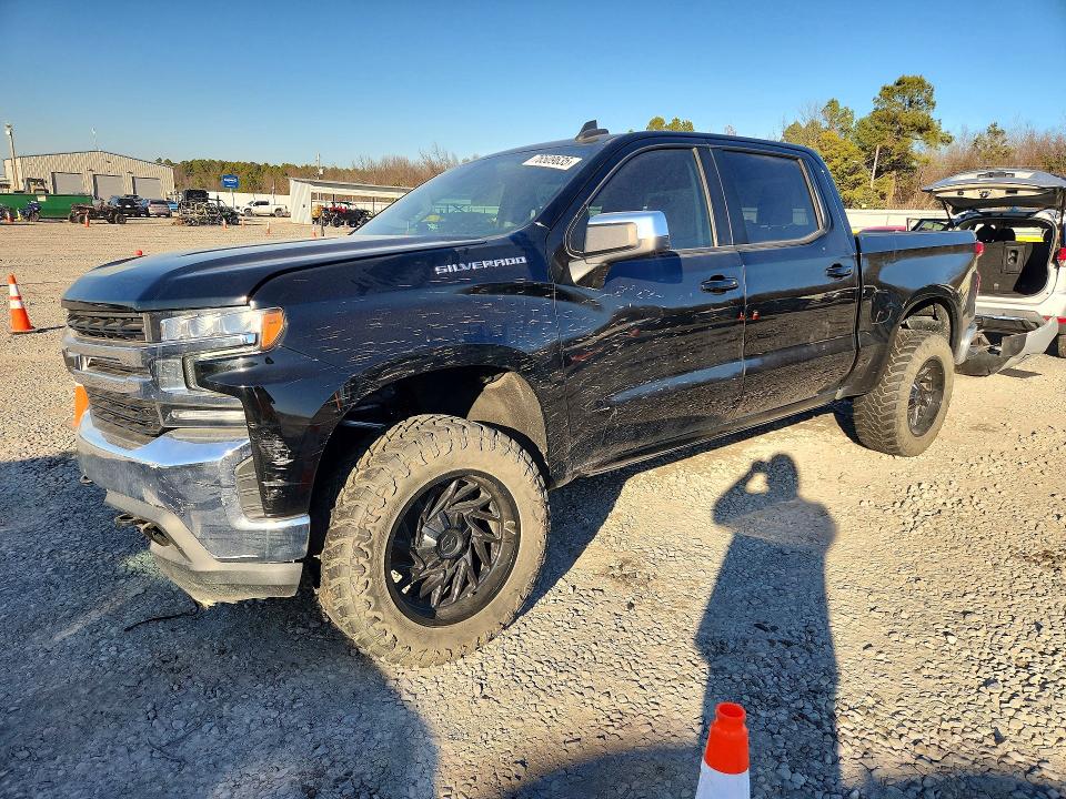 CHEVROLET SILVERADO 2021 with VIN 3GCUYDED4MG102450 - Photo from auction