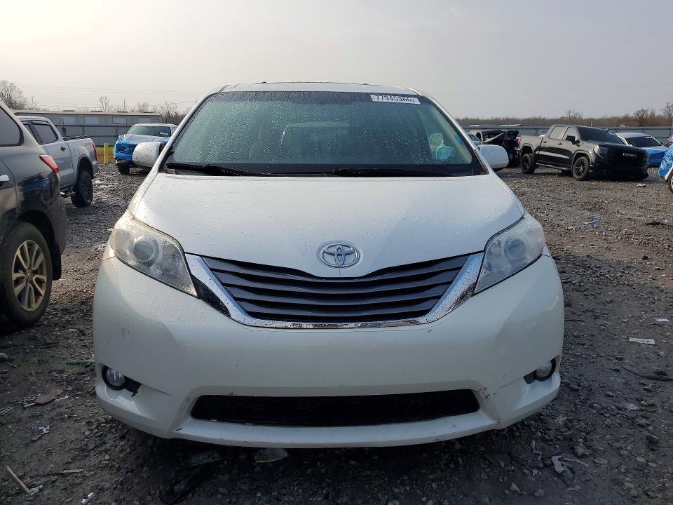 Photo 5 from auction – 2015 TOYOTA SIENNA XLE with VIN 5TDYK3DC2FS631664