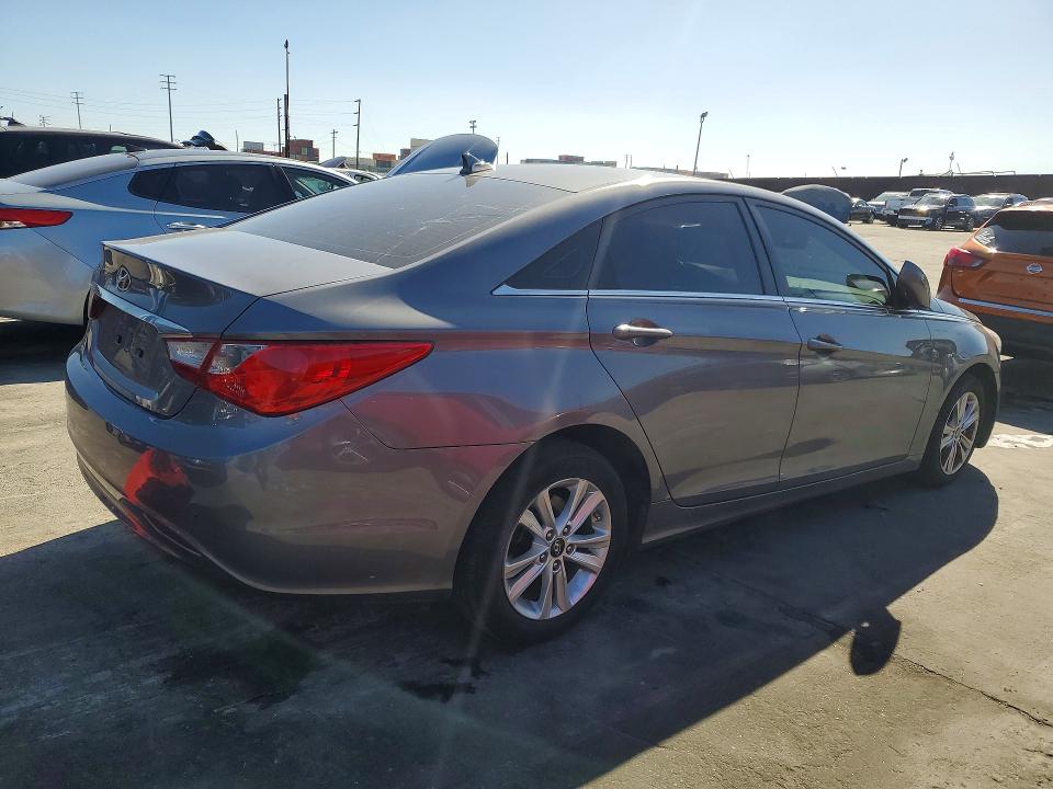 صورة رقم 3 من المزاد - 2011 HYUNDAI SONATA GLS مع VIN 5NPEB4AC7BH048388