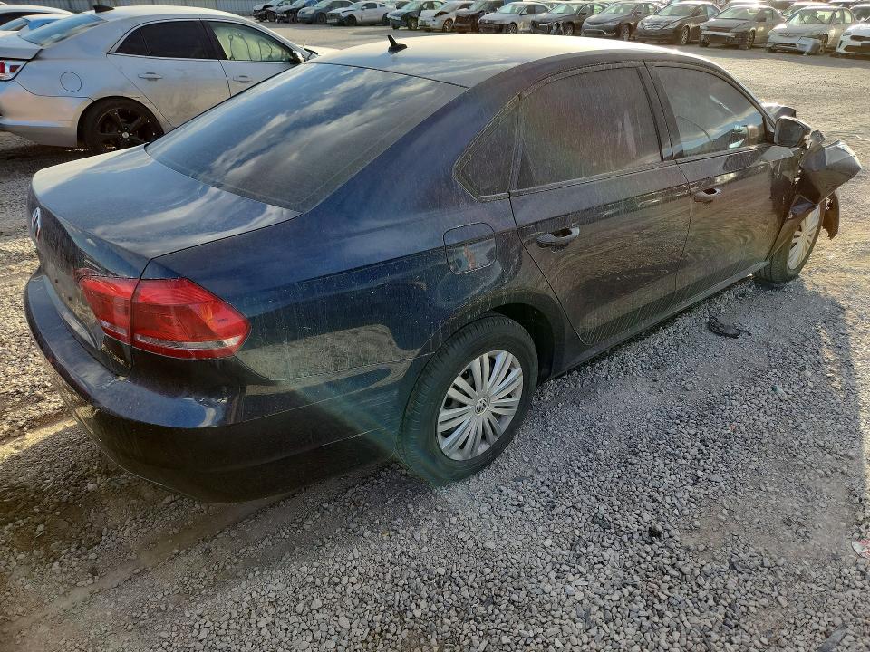 Photo 3 from auction – 2014 VOLKSWAGEN PASSAT with VIN 1VWAP7A33EC006685