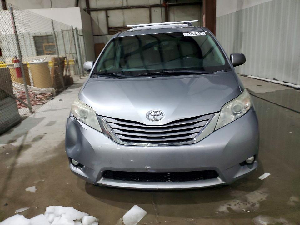 Photo 5 from auction – 2016 TOYOTA SIENNA with VIN 5TDYK3DC1GS757807
