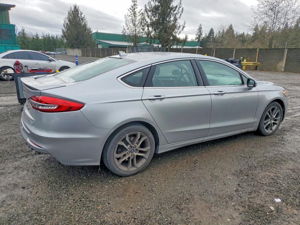 Photo 3 from auction – 2020 FORD FUSION with VIN 3FA6P0RUXLR141504
