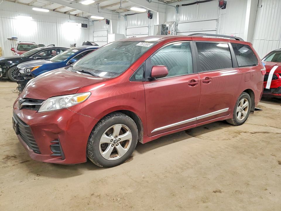 TOYOTA SIENNA 2018 with VIN 5TDKZ3DC7JS940850 - Photo from auction