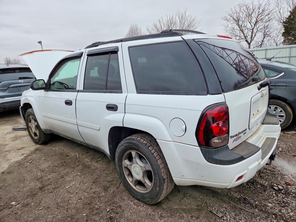 Фото 2 с аукциона – 2007 CHEVROLET TRAILBLAZER с VIN 1GNDT13S572304152