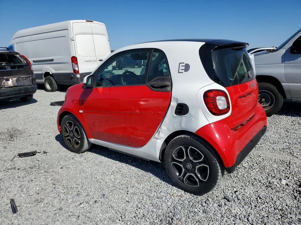 Photo 2 from auction – 2018 SMART FORTWO with VIN WMEFJ9BAXJK280924