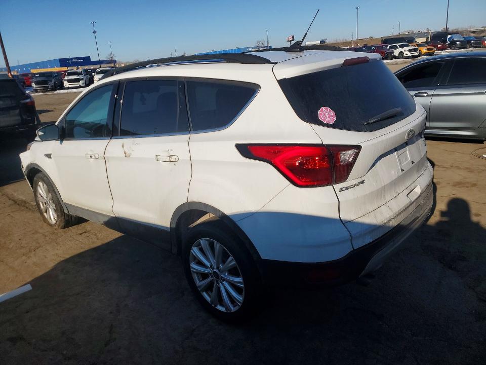 Photo 2 from auction – 2019 FORD ESCAPE with VIN 1FMCU0HD7KUA15675