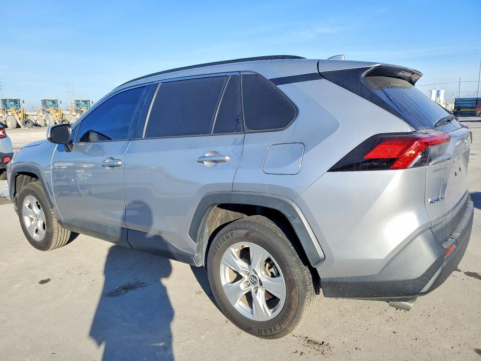 Photo 2 from auction – 2020 TOYOTA RAV4 XLE with VIN 2T3P1RFV1LC080171