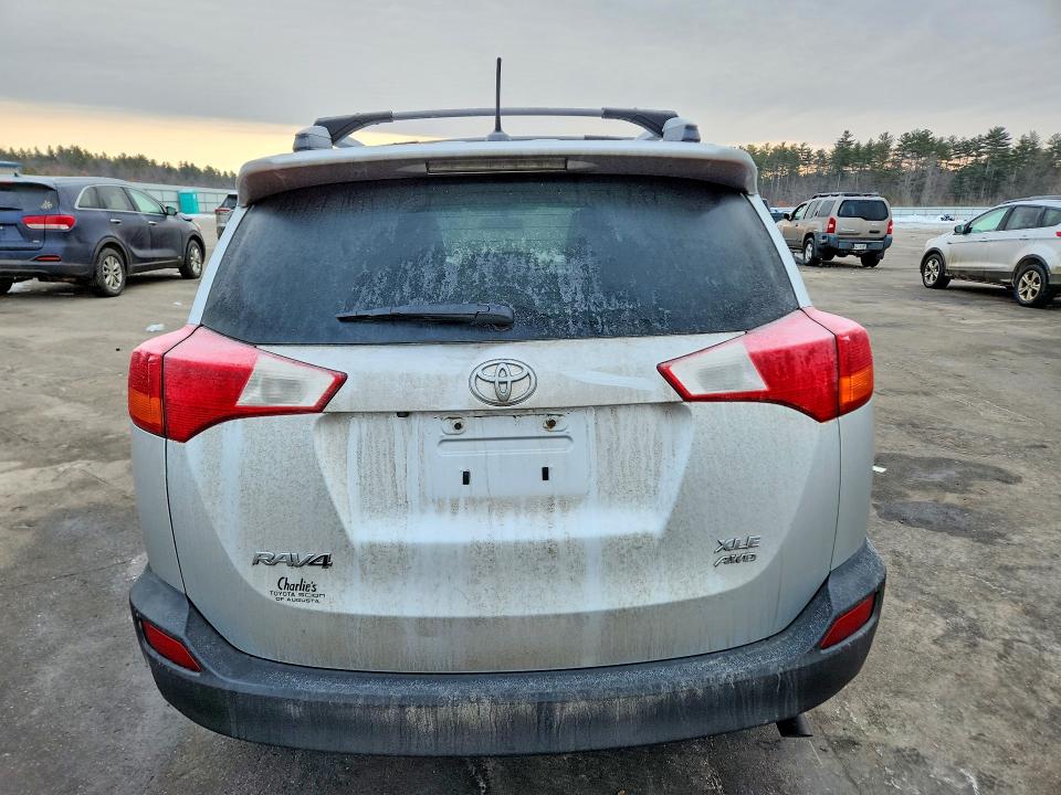 Photo 6 from auction – 2015 TOYOTA RAV4 with VIN JTMRFREVXFD133929
