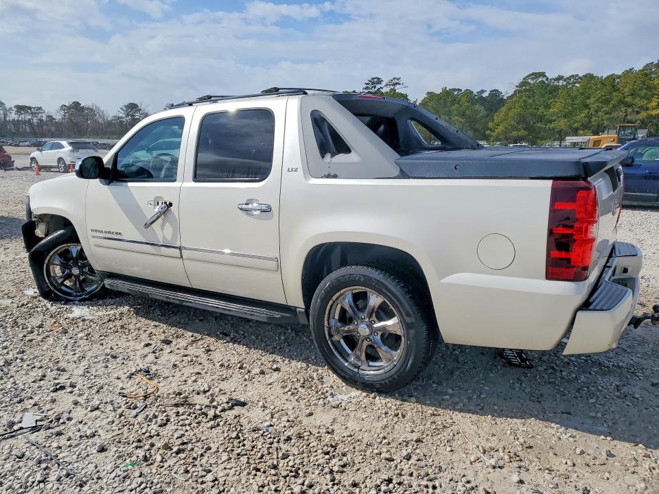 Photo 2 from auction – 2010 CHEVROLET AVALANCHE with VIN 3GNNCGE02AG152106