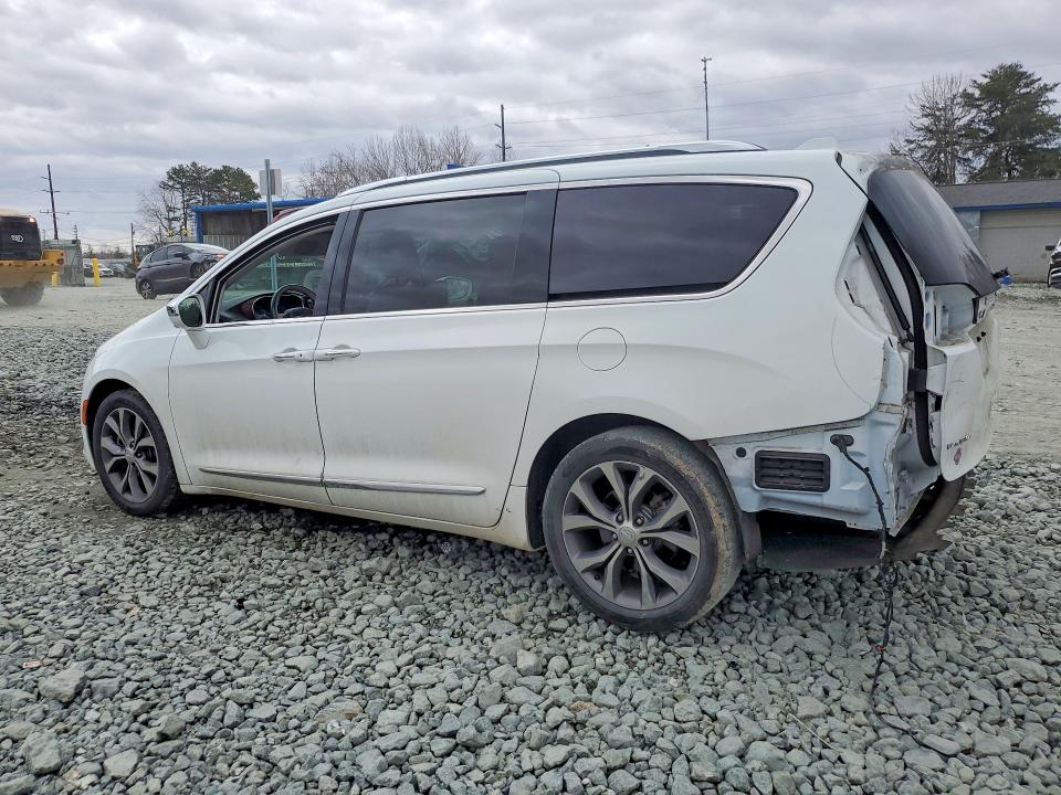 Photo 2 from auction – 2017 CHRYSLER PACIFICA L with VIN 2C4RC1GG5HR620531
