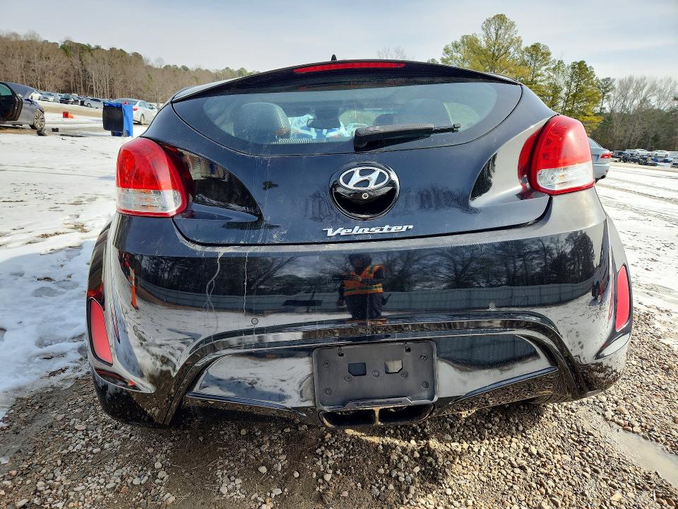 Photo 6 from auction – 2013 HYUNDAI VELOSTER with VIN KMHTC6AD8DU155785