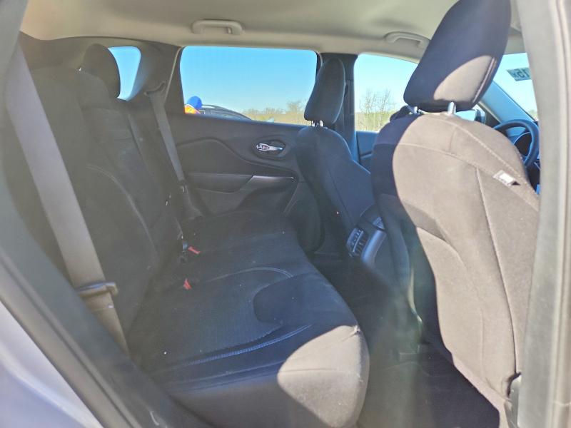 Photo 11 from auction – 2019 JEEP CHEROKEE with VIN 1C4PJLCB2KD370663