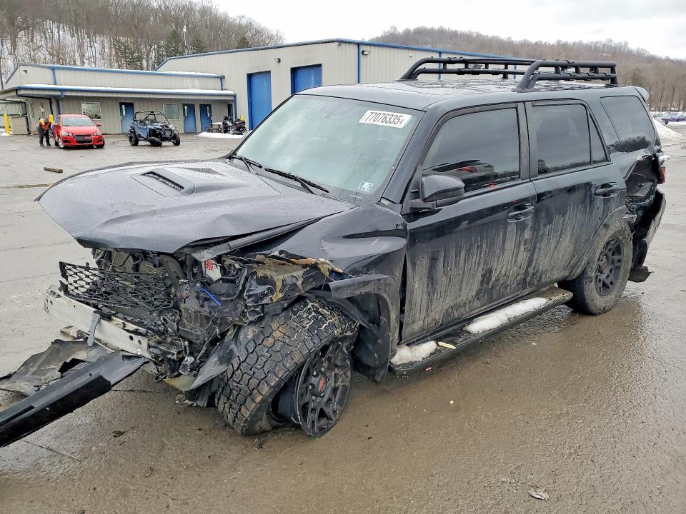 TOYOTA 4RUNNER 2019 with VIN JTEBU5JR4K5733418 - Photo from auction