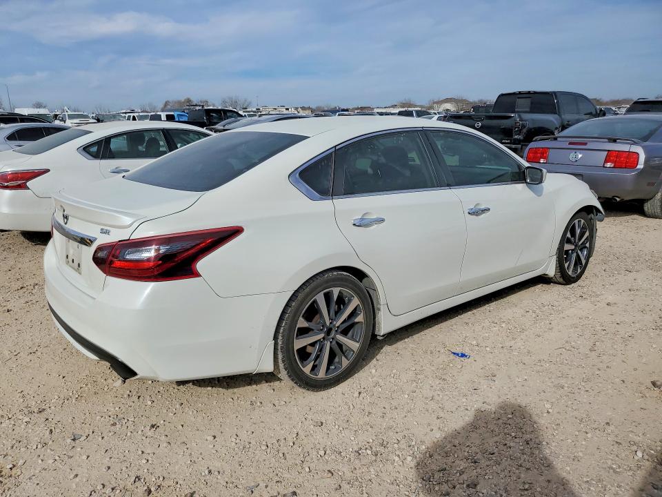 Photo 3 from auction – 2017 NISSAN ALTIMA with VIN 1N4AL3AP5HC280250