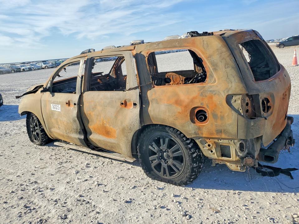 Photo 2 from auction – 2022 TOYOTA SEQUOIA with VIN 5TDCY5B14NS189071