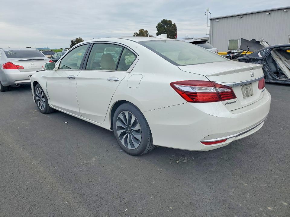 Photo 2 from auction – 2017 HONDA ACCORD with VIN JHMCR6F30HC018126