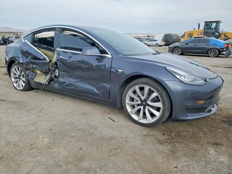 Photo 4 from auction – 2018 TESLA MODEL 3 with VIN 5YJ3E1EB7JF087168