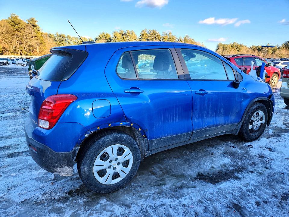 Photo 3 from auction – 2016 CHEVROLET TRAX LS with VIN KL7CJKSB4GB707117