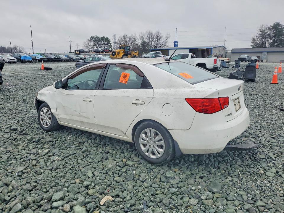 Фото 2 с аукциона – 2010 KIA FORTE с VIN KNAFU4A23A5880716