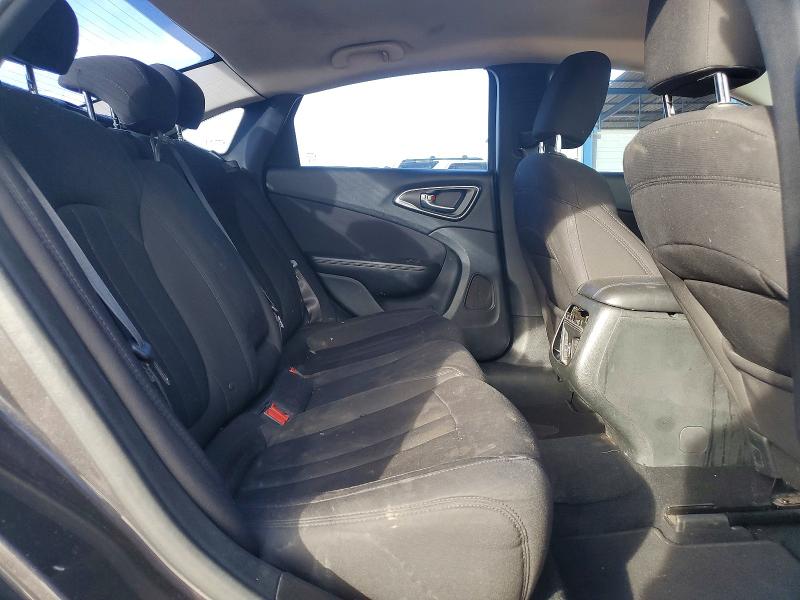 Photo 10 from auction – 2015 CHRYSLER 200 LIMITE with VIN 1C3CCCAB9FN641489