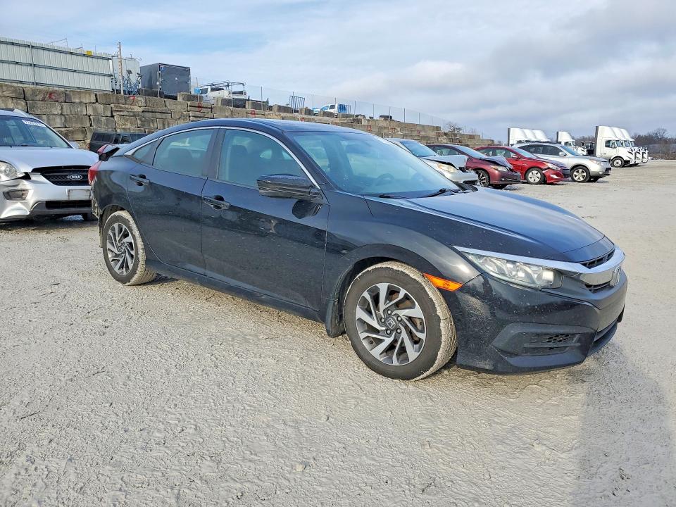 Photo 4 from auction – 2018 HONDA CIVIC with VIN 19XFC2F79JE032262