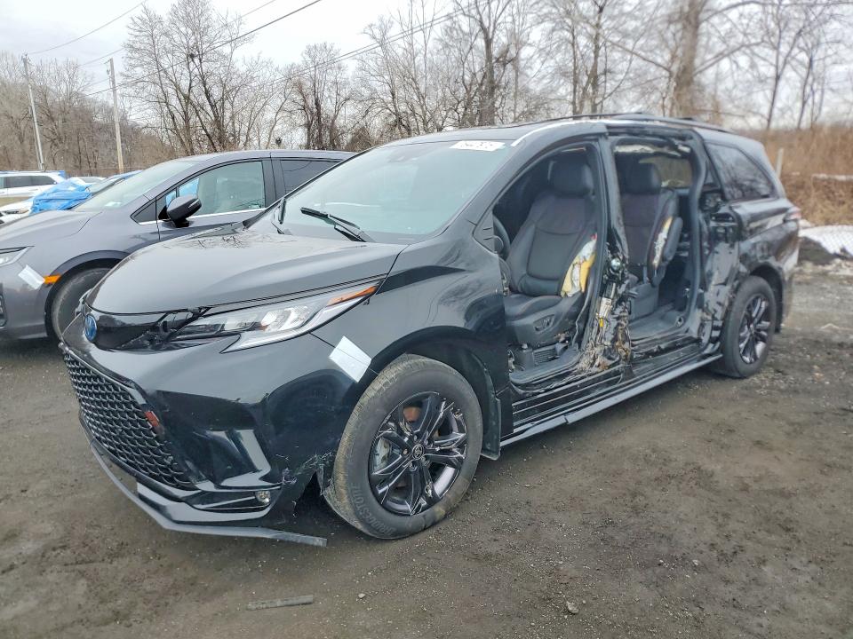 TOYOTA SIENNA 2025 with VIN 5TDCSKFC1SS200499 - Photo from auction