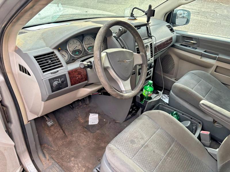 Photo 9 from auction – 2010 CHRYSLER TOWN & COU with VIN 2A4RR4DE2AR322800