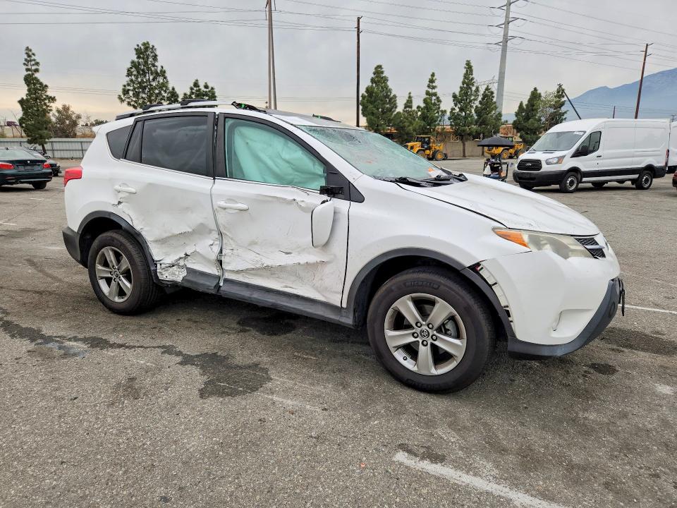 Photo 4 from auction – 2015 TOYOTA RAV4 with VIN 2T3WFREV2FW204661