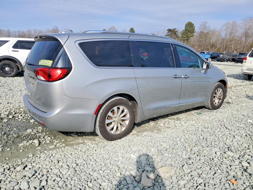 Photo 3 from auction – 2018 CHRYSLER PACIFICA T with VIN 2C4RC1BG1JR353580