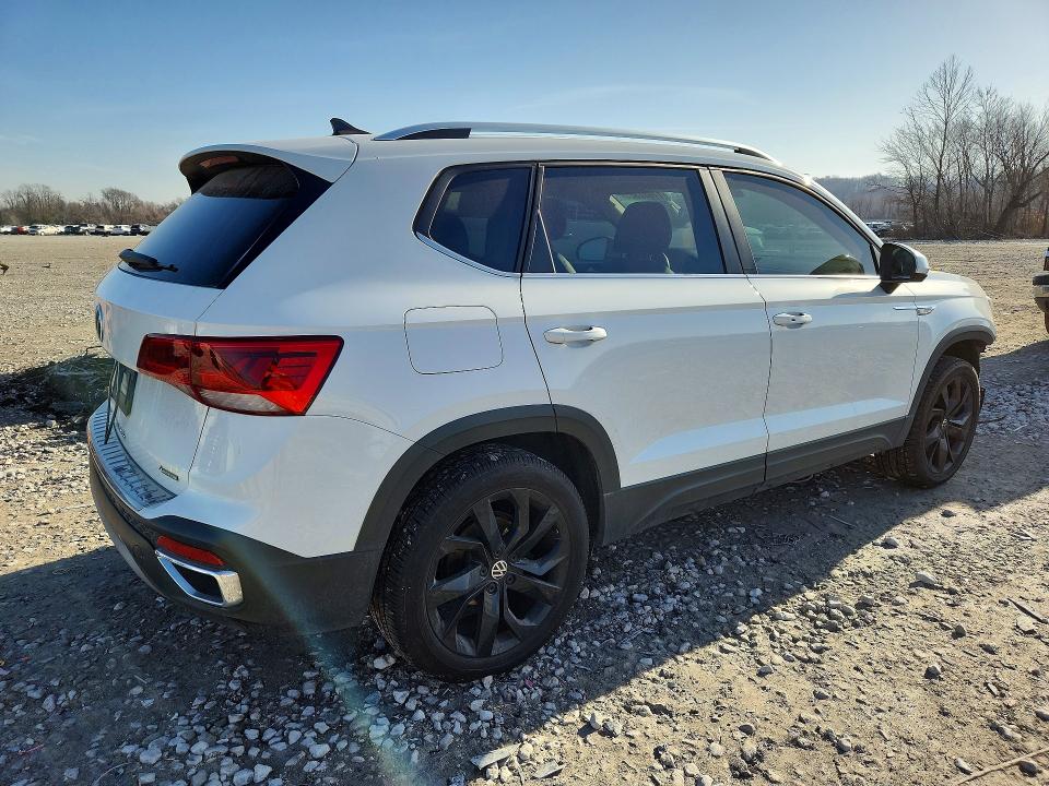 Photo 3 from auction – 2022 VOLKSWAGEN TAOS with VIN 3VVLX7B20NM082446