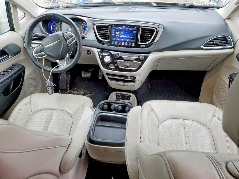 Photo 8 from auction – 2018 CHRYSLER PACIFICA with VIN 2C4RC1L79JR157675