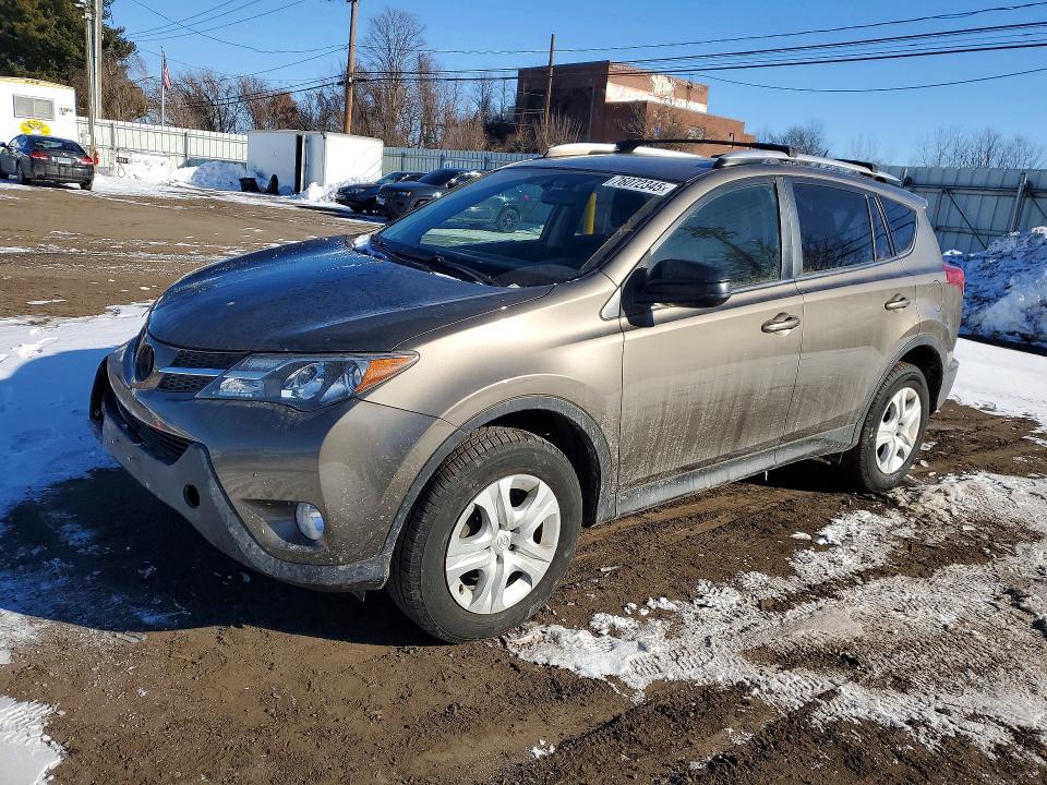 TOYOTA RAV4 LE 2015 with VIN JTMBFREV7FD147126 - Photo from auction