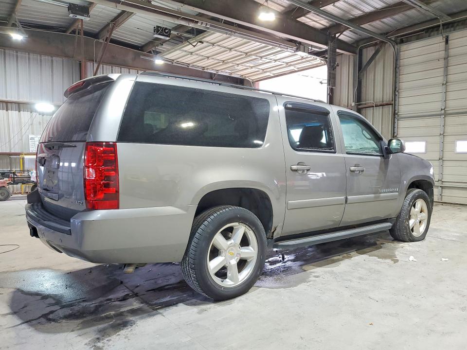 Photo 3 from auction – 2007 CHEVROLET SUBURBAN with VIN 1GNFK16327R180963