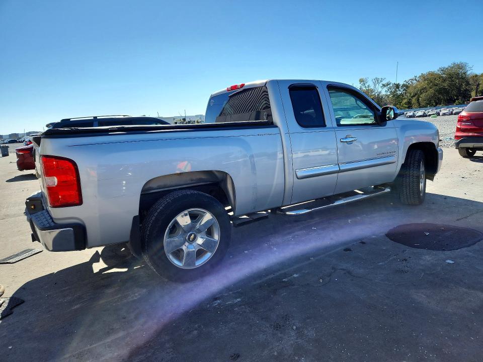 Photo 3 from auction – 2011 CHEVROLET SILVERADO with VIN 1GCRCSE04BZ334291