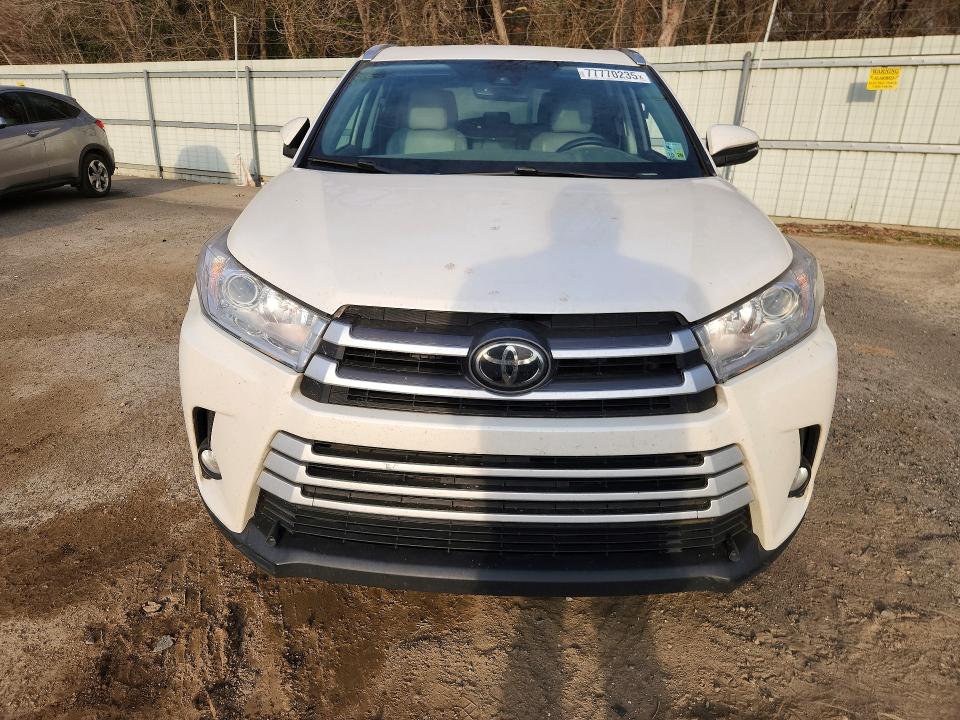 Photo 5 from auction – 2018 TOYOTA HIGHLANDER with VIN 5TDKZRFH9JS549422