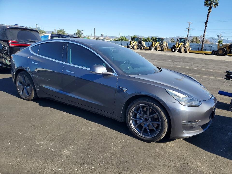 Photo 4 from auction – 2018 TESLA MODEL 3 with VIN 5YJ3E1EA5JF037165