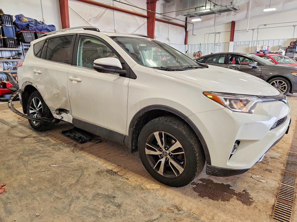 Photo 4 from auction – 2017 TOYOTA RAV4 with VIN JTMRFREV6HJ111592
