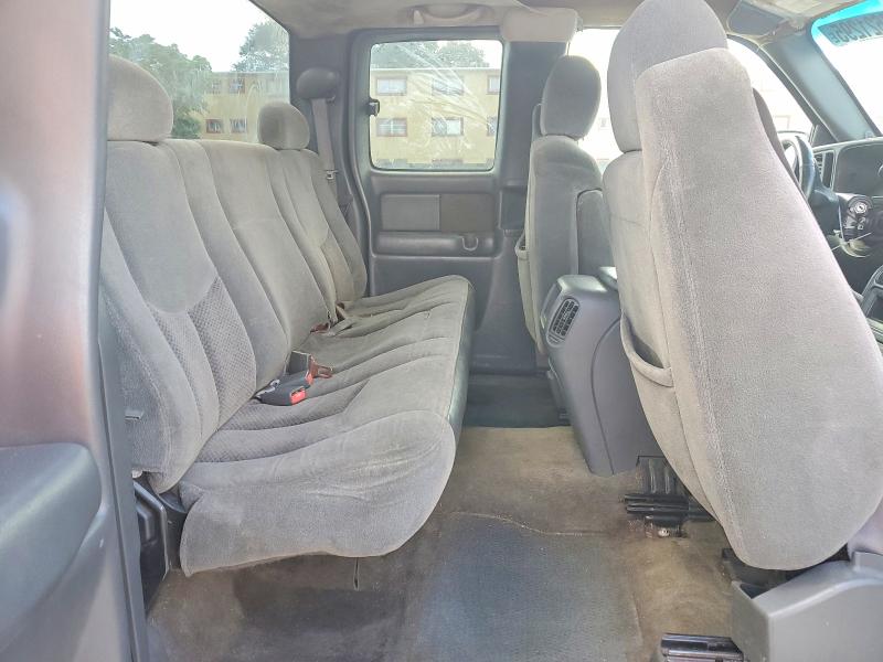 Photo 10 from auction – 2003 CHEVROLET SILVERADO with VIN 1GCHC29U13E185260