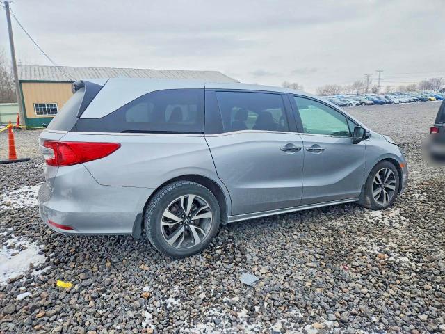 Photo 3 from auction – 2018 HONDA ODYSSEY with VIN 5FNRL6H94JB051069