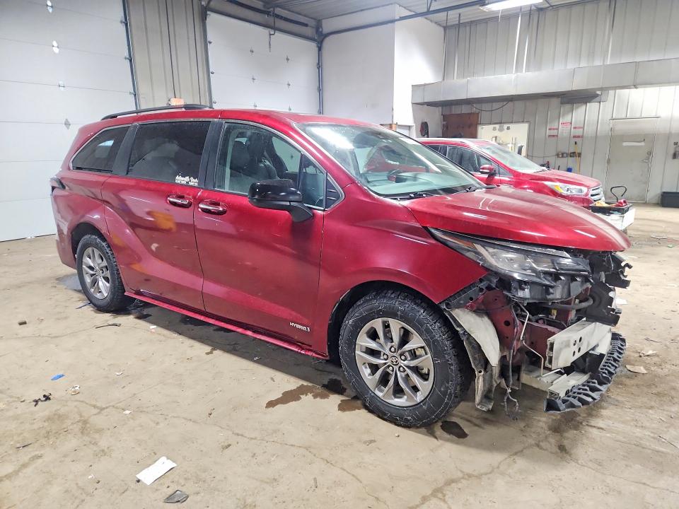 Photo 4 from auction – 2021 TOYOTA SIENNA with VIN 5TDYRKEC0MS053422