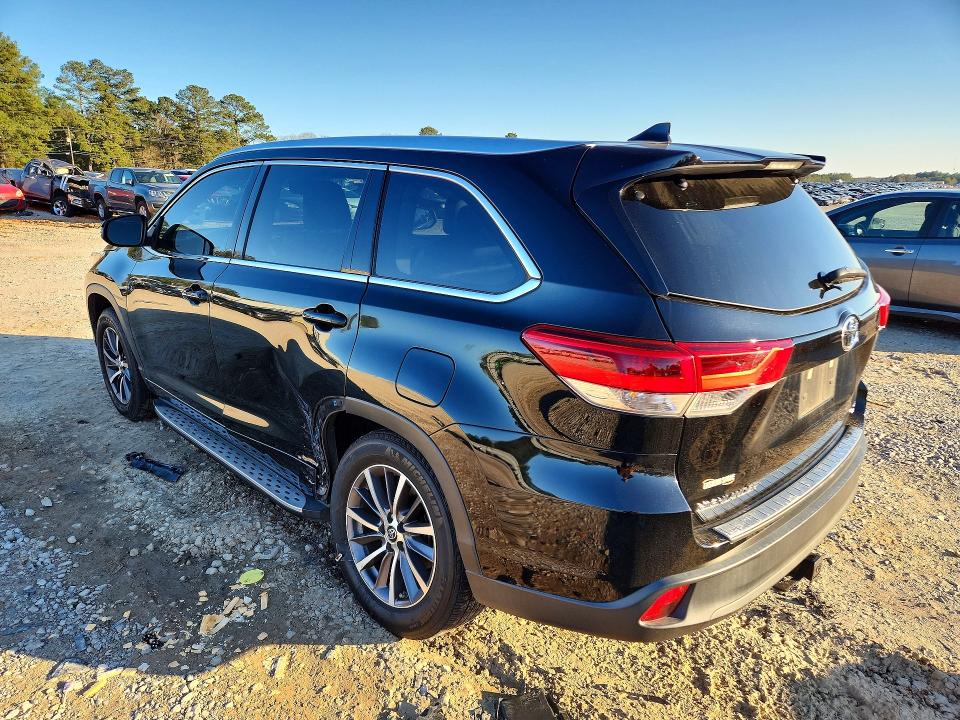 Foto 2 de la subasta – 2018 TOYOTA HIGHLANDER con VIN 5TDKZRFH5JS550082