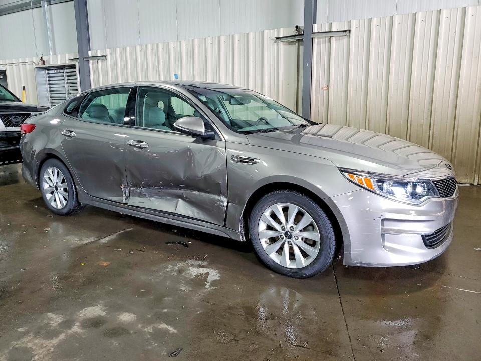 Photo 4 from auction – 2016 KIA OPTIMA EX with VIN 5XXGU4L33GG081326