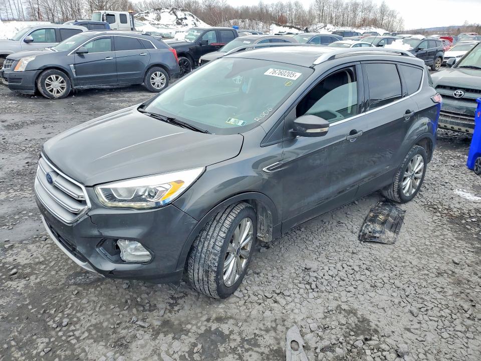 FORD ESCAPE TIT 2017 مع رقم تعريف المركبة 1FMCU9JD6HUA44933 - صورة من المزاد