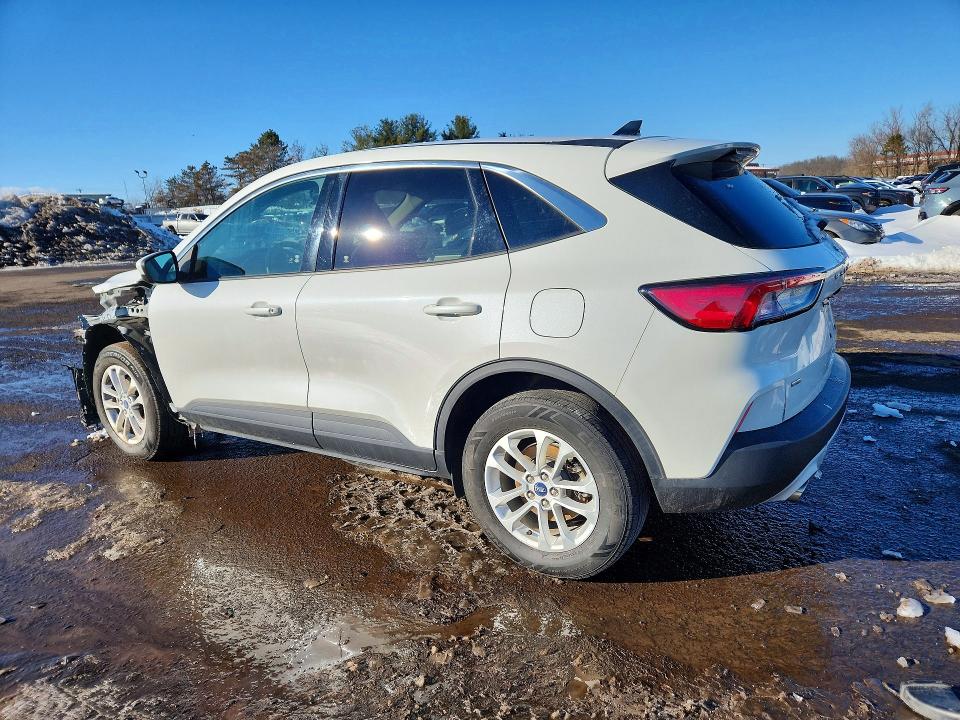 Photo 2 from auction – 2020 FORD ESCAPE with VIN 1FMCU9G62LUA32196