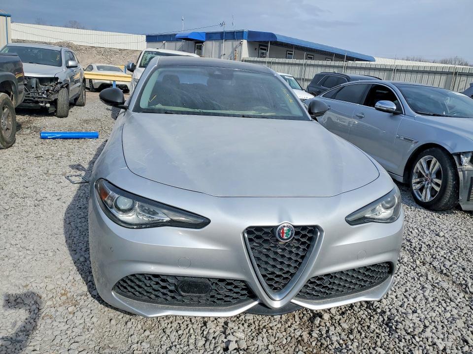 Photo 5 from auction – 2018 ALFA ROMEO GIULIA with VIN ZARFAECN4J7566351